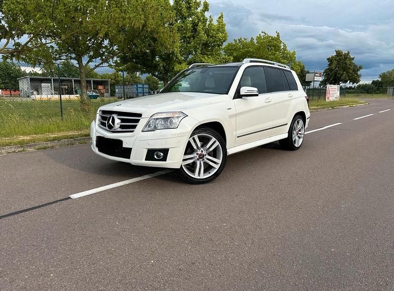 Weiß Gebraucht 2011 Mercedes GLK320 AMG SUV | 12.500 € - Bild 1/4