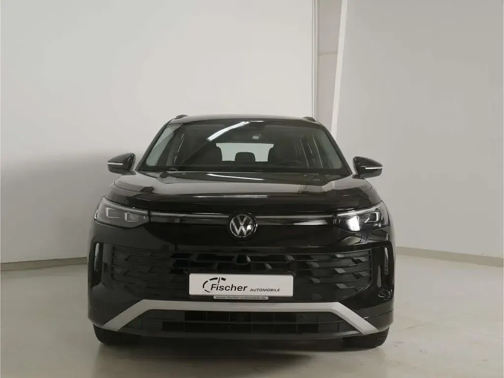 Second-hand VW Tayron Life 204 CP (150 kW) 2025 Negru SUV