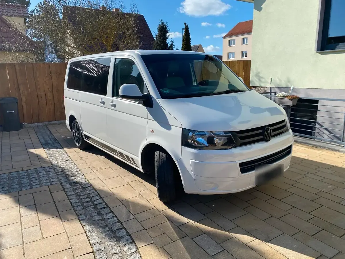Gebraucht VW Multivan 101 PS (74 kW) 2011 Weiß Van / Kleinbus