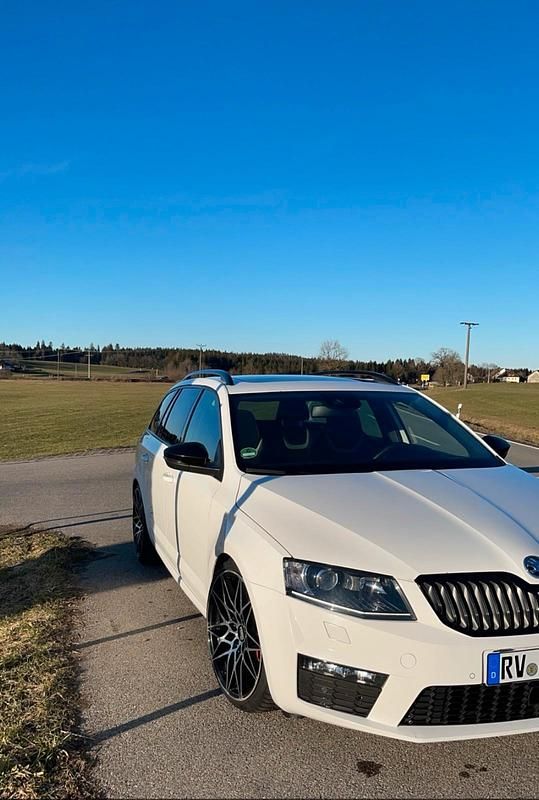 Weiß Gebraucht 2014 Skoda Octavia RS Kombi | 8.800 € (Etwas zu teuer) - Bild 1/4