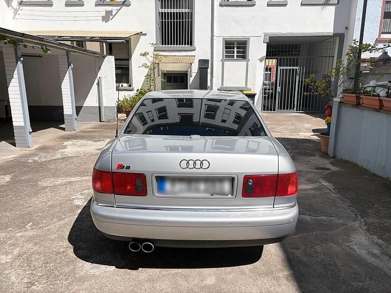 Second-hand Audi S8 360 CP (264 kW) 2000 Argintiu Berlinǎ