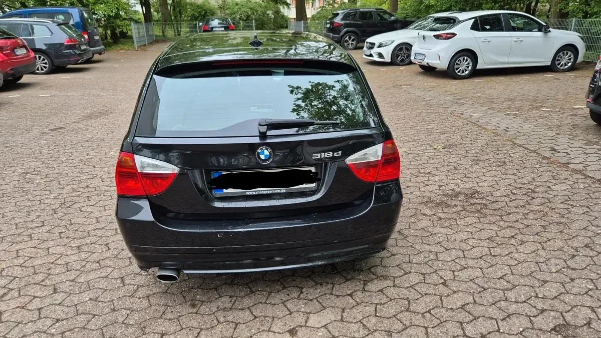 Gebraucht BMW 318 143 PS (105 kW) 2008 Schwarz Kombi