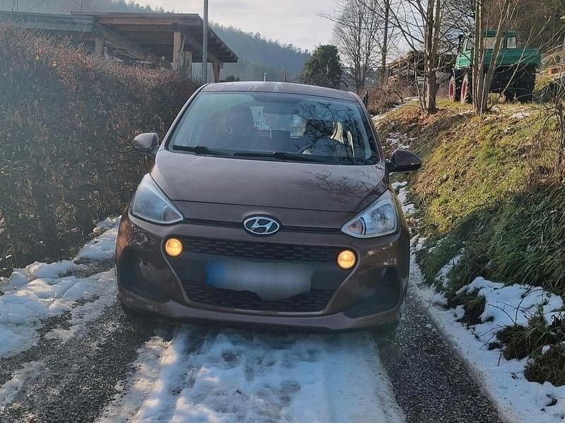 Braun Gebraucht 2019 Hyundai i10 Trend Kleinwagen | 8.999 € (Guter Preis) - Bild 1/4