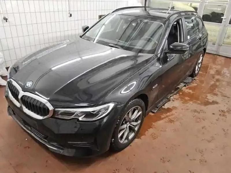 Gebraucht BMW 330e Advantage 292 PS (214 kW) 2022 Schwarz ii (schwarz) Kombi