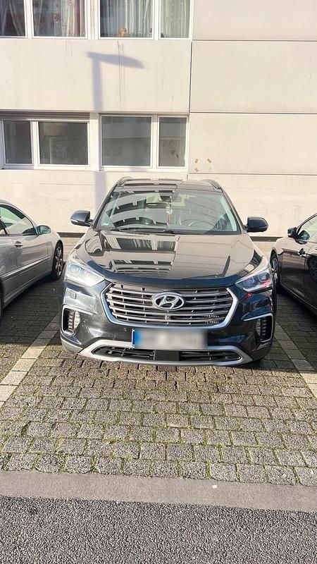 Schwarz Gebraucht 2017 Hyundai Grand Santa Fe SUV | 18.400 € (Fairer Preis) - Bild 1/4