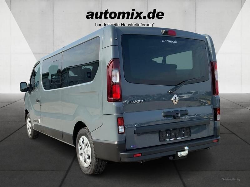 Gebraucht Renault Trafic Life 170 PS (125 kW) 2024 Stã„dtisches grau Van / Kleinbus