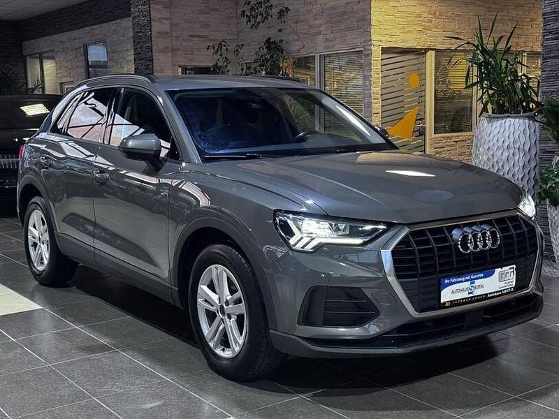 Grau Gebraucht 2021 Audi Q3 Ambiente SUV | 25.740 € (Superpreis) - Bild 1/4