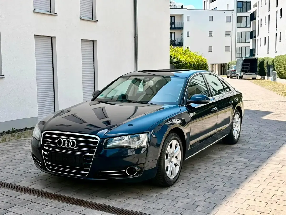 Gebraucht Audi A8 371 PS (272 kW) 2011 Blau Limousine