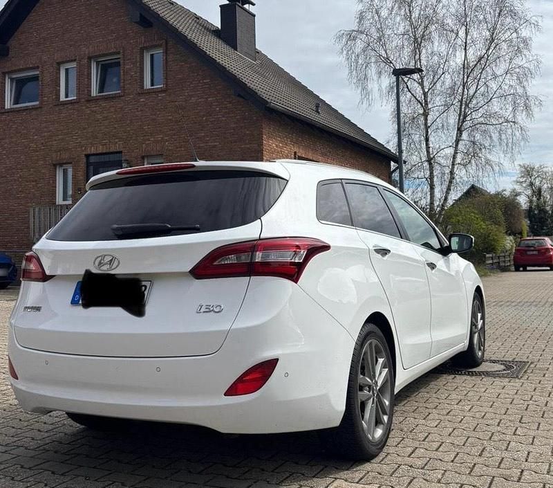 Gebraucht Hyundai i30 136 PS (100 kW) 2016 Weiß Kombi