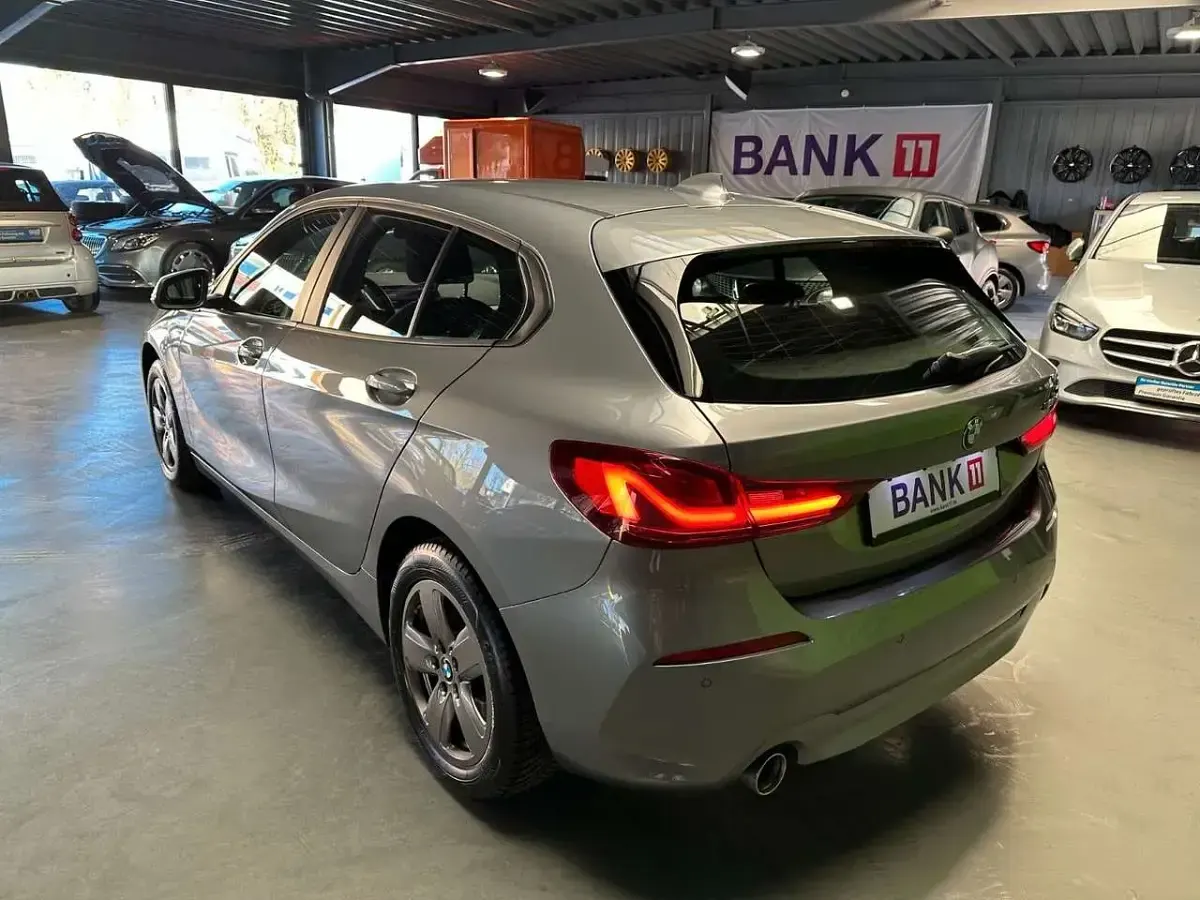 Gebraucht BMW 118 Advantage 136 PS (100 kW) 2023 Grau Kleinwagen