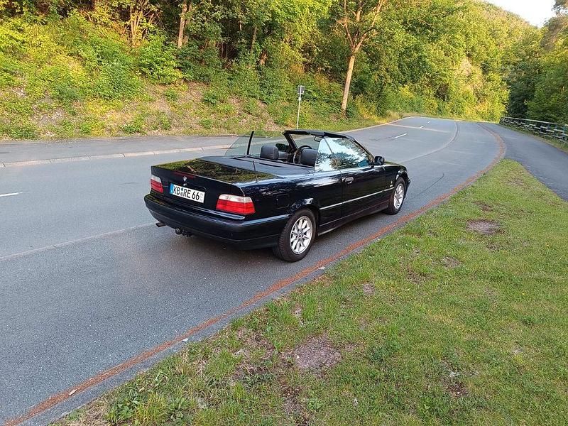 Gebraucht BMW 318 Cabriolet 116 PS (85 kW) 1999 Blau Cabrio