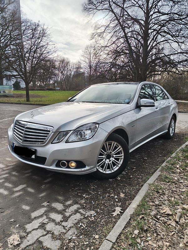Gebraucht Mercedes E200 184 PS (135 kW) 2009 Silber Limousine