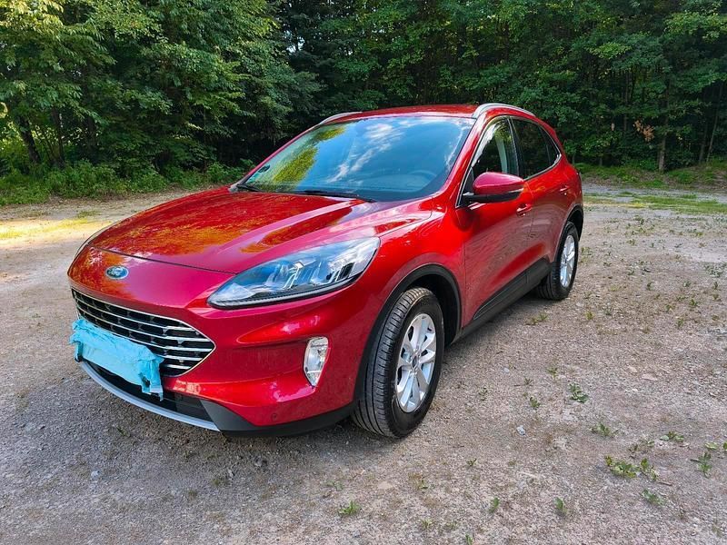 Rot Gebraucht 2021 Ford Kuga Titanium SUV | 21.990 € (Fairer Preis) - Bild 1/4