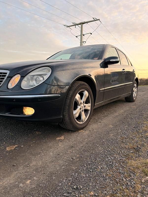 Gebraucht Mercedes E320 204 PS (150 kW) 2005 Andere farben Kombi