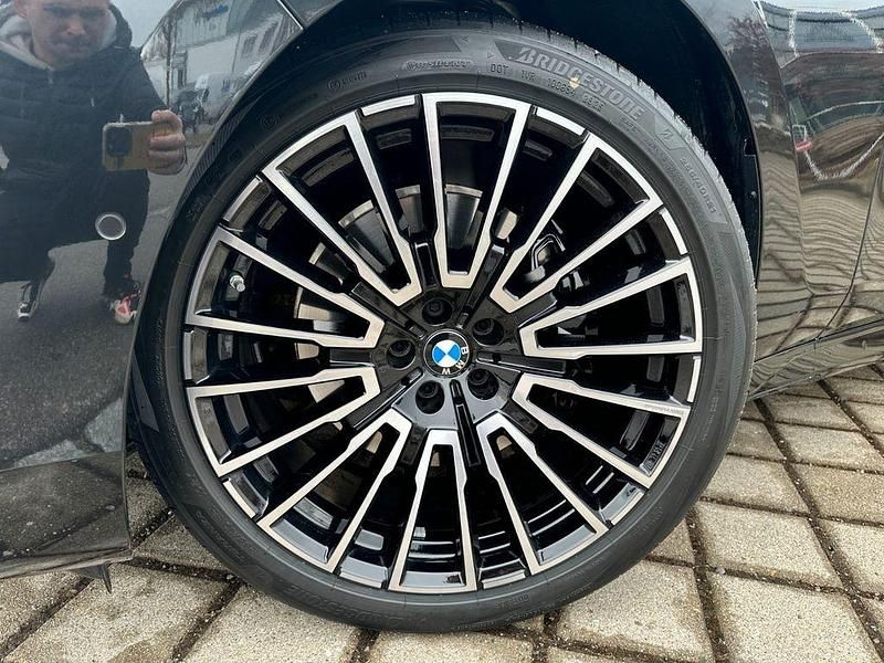 Gebraucht BMW 740 M Sport 299 PS (219 kW) 2025 Schwarz Limousine
