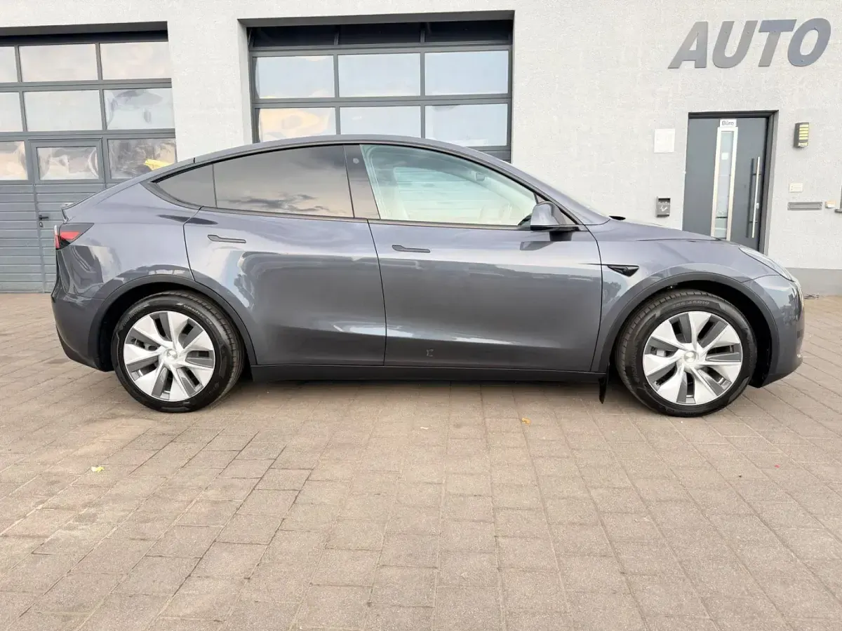 Gebraucht Tesla Model Y Standard Range 216 kW (295 PS) 2023 Grau SUV