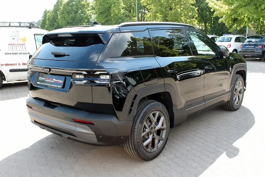 Uusi Jeep Compass 145 HP (106 kW) 2026 Musta Katumaasturi