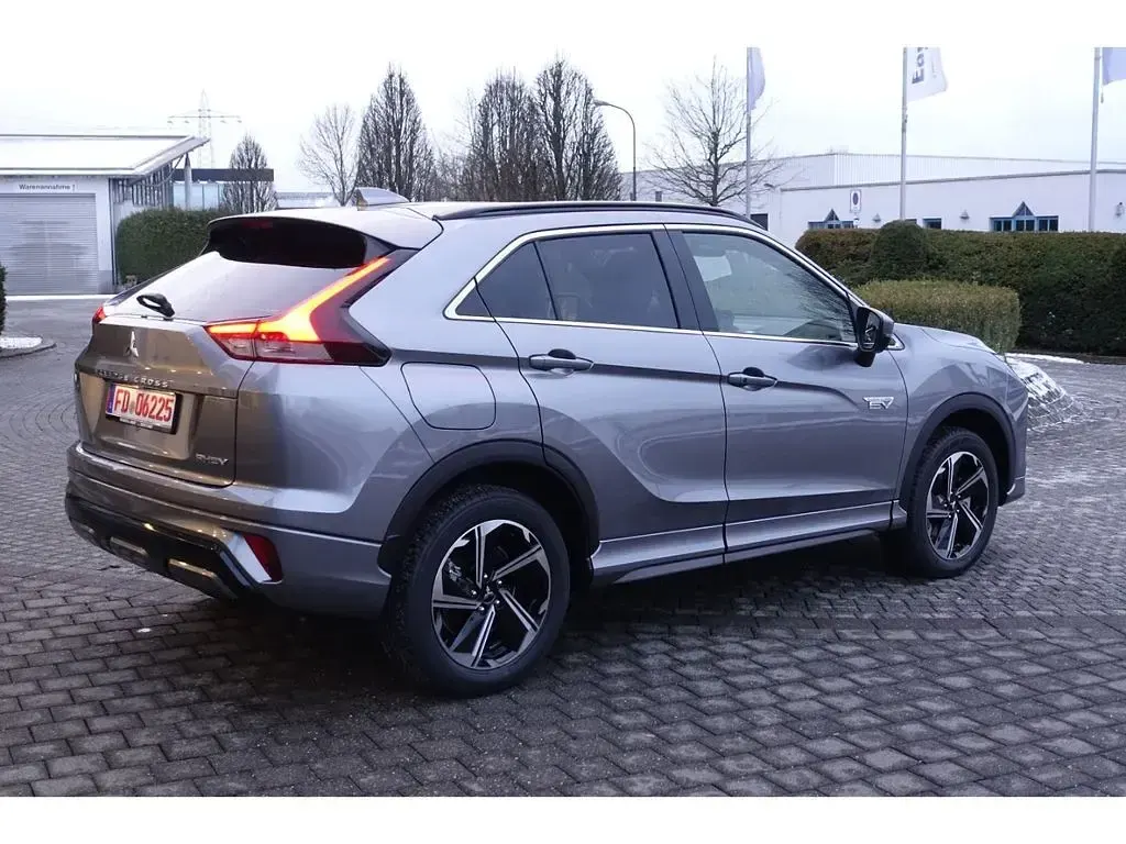 Używany Mitsubishi Eclipse Cross Plus 188 KM (138 kW) 2025 Szary SUV