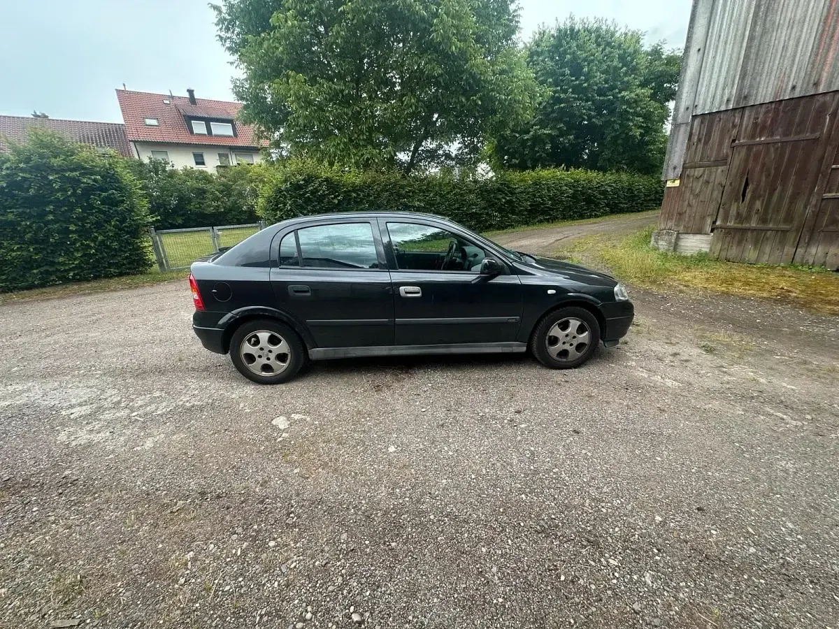 Gebraucht Opel Astra 100 PS (73 kW) 2000 Schwarz Limousine