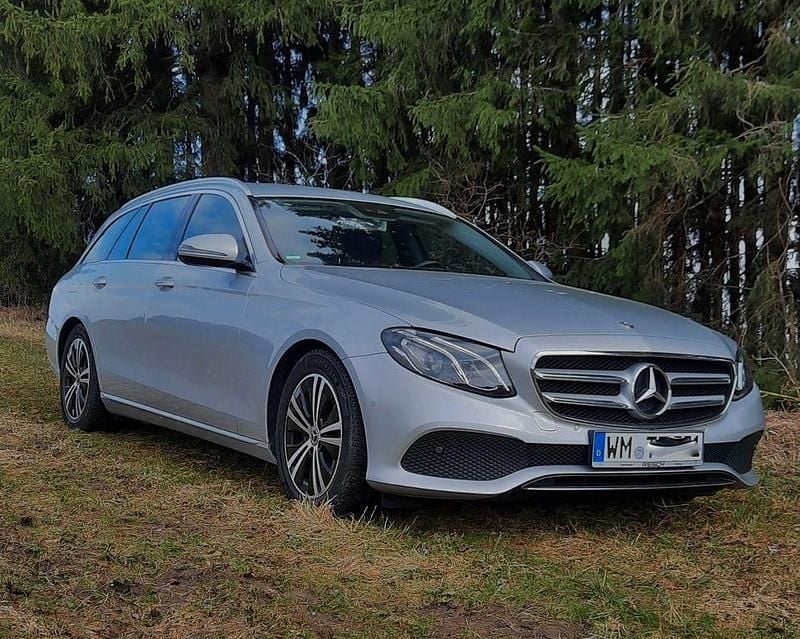 Gebraucht Mercedes E220 194 PS (142 kW) 2018 Silber Limousine
