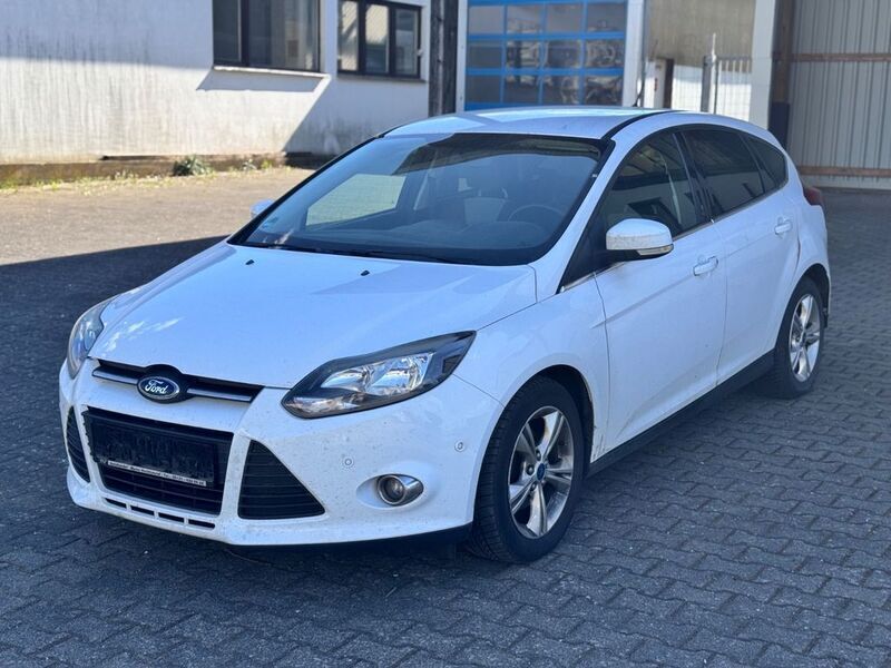 Gebraucht Ford Focus Champions Edition 101 PS (74 kW) 2012 Weiß Limousine