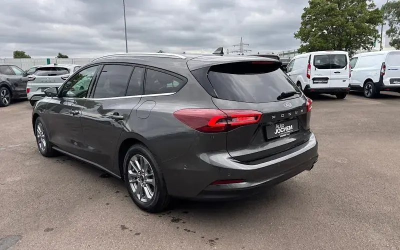 Neu Ford Focus 155 PS (114 kW) 2026 Grau Kombi