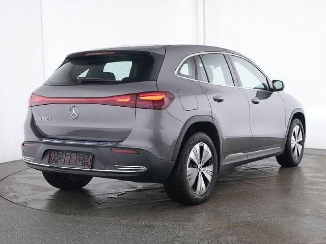 Lack mountaingrau (metallic) Gebraucht 2024 Mercedes EQA250 SUV | 33.933 € (Fairer Preis) - Bild 1/4