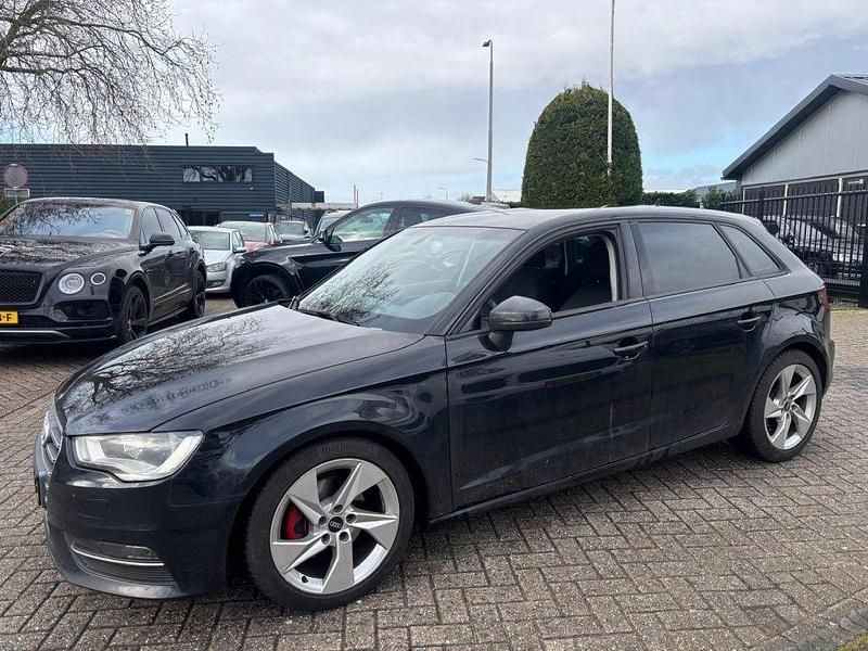 Gebraucht Audi A3 Sport 105 PS (77 kW) 2013 Schwarz Limousine