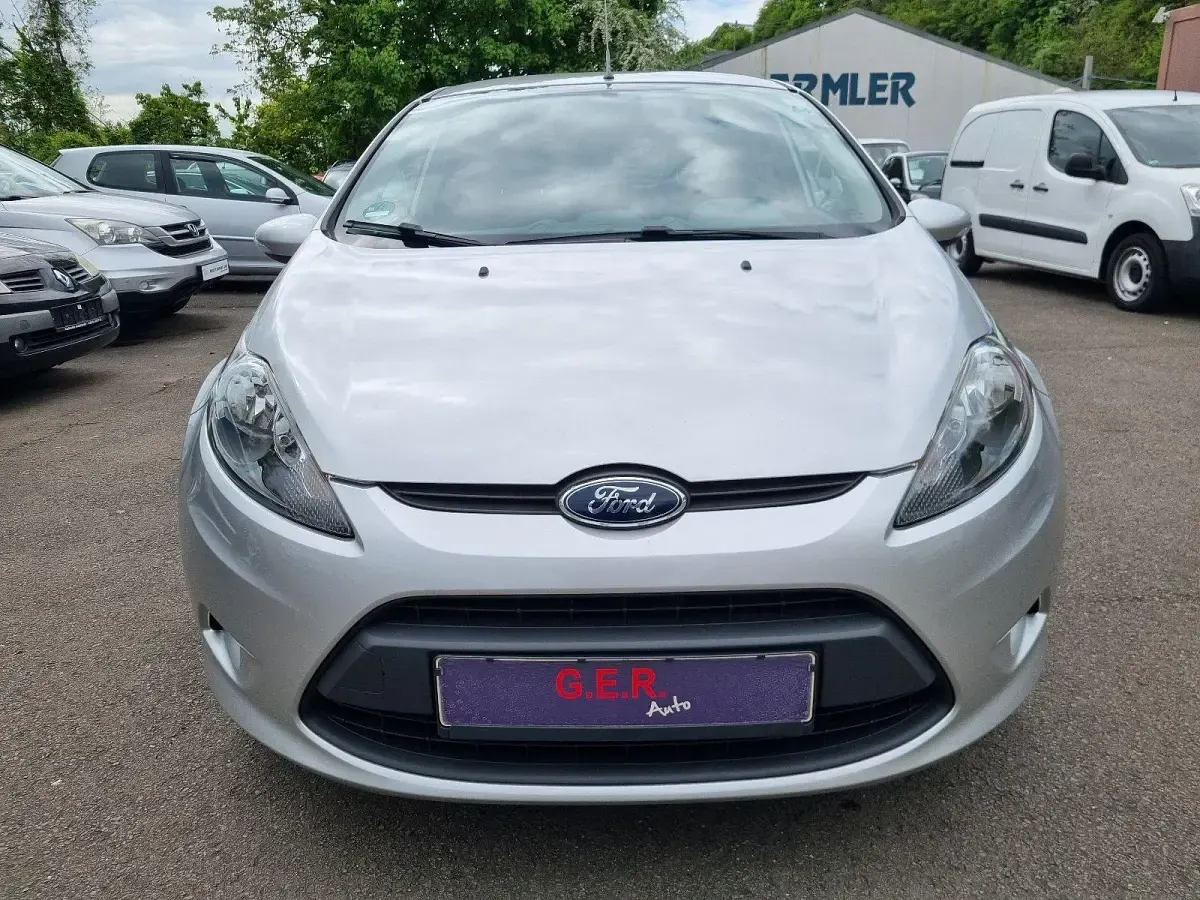 Gebraucht Ford Fiesta 96 PS (70 kW) 2011 Silber Kleinwagen