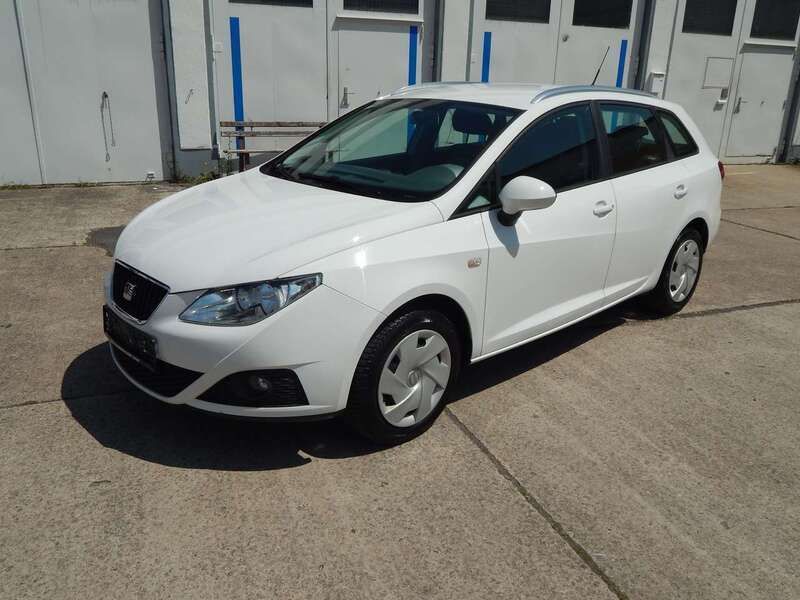 Weiß Gebraucht 2012 Seat Ibiza ST Style Kombi | 4.990 € (Guter Preis) - Bild 1/4