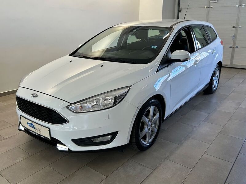 Weiß Gebraucht 2015 Ford Focus Business Edition Limousine | 4.980 € (Superpreis) - Bild 1/4