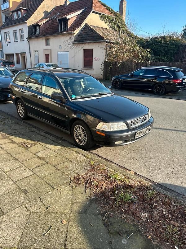 Blau Gebraucht 2003 Volvo V40 Kombi | 800 € (Fairer Preis) - Bild 1/4