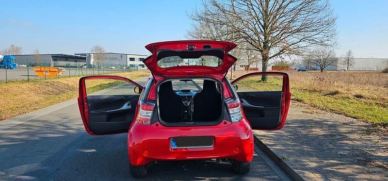 Gebraucht Toyota iQ 98 PS (72 kW) 2010 Rot Kleinwagen