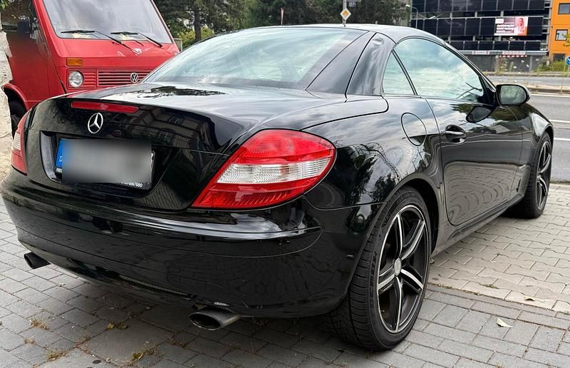 Schwarz Gebraucht 2006 Mercedes SLK200 Cabrio | 4.500 € - Bild 1/4