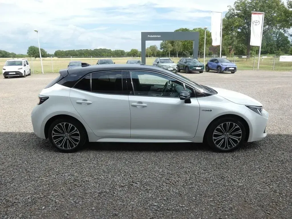 Gebraucht Toyota Corolla Team 122 PS (89 kW) 2020 Novaweiß perleffekt/schwarz Limousine