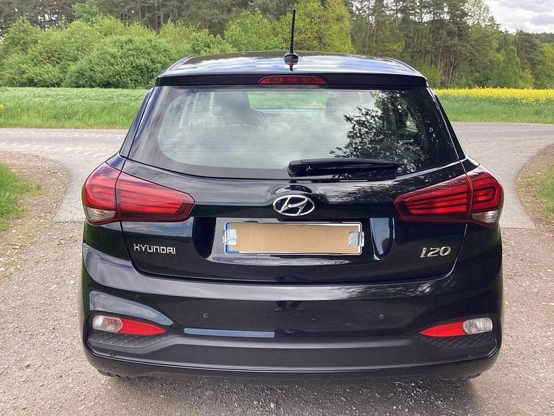 Gebraucht Hyundai i20 Trend 101 PS (74 kW) 2019 Schwarz Kleinwagen