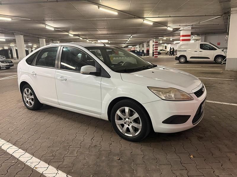 Weiß Gebraucht 2009 Ford Focus Kleinwagen | 2.000 € (Fairer Preis) - Bild 1/4