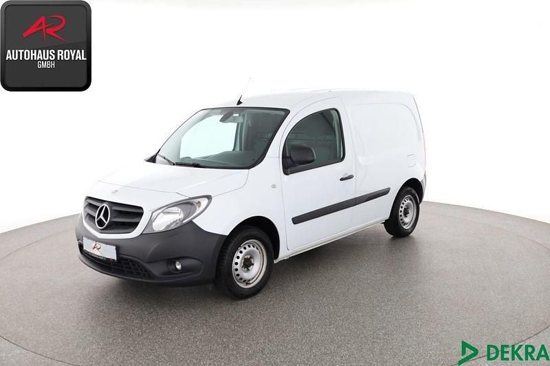 Weiß Gebraucht 2018 Mercedes Citan 112 Van / Kleinbus | 14.480 € (Fairer Preis) - Bild 1/4