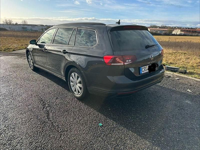 Gebraucht VW Passat 150 PS (110 kW) 2023 Grau Kombi