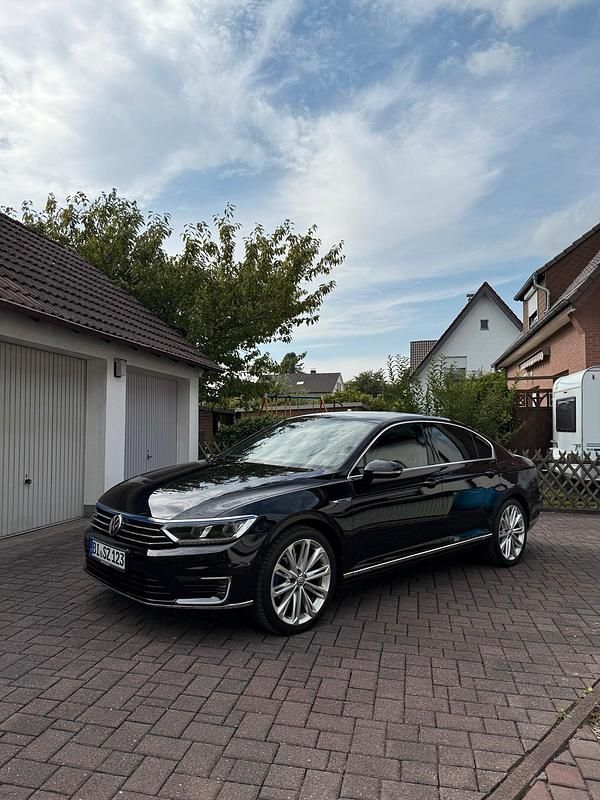 Gebraucht 2018 VW Passat GTE Limousine | 17.900 € (Fairer Preis) - Bild 1/4