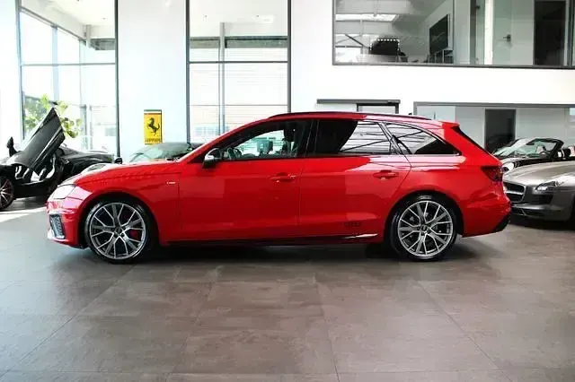 Gebraucht Audi A4 Competition 204 PS (150 kW) 2022 Tangorot Kombi