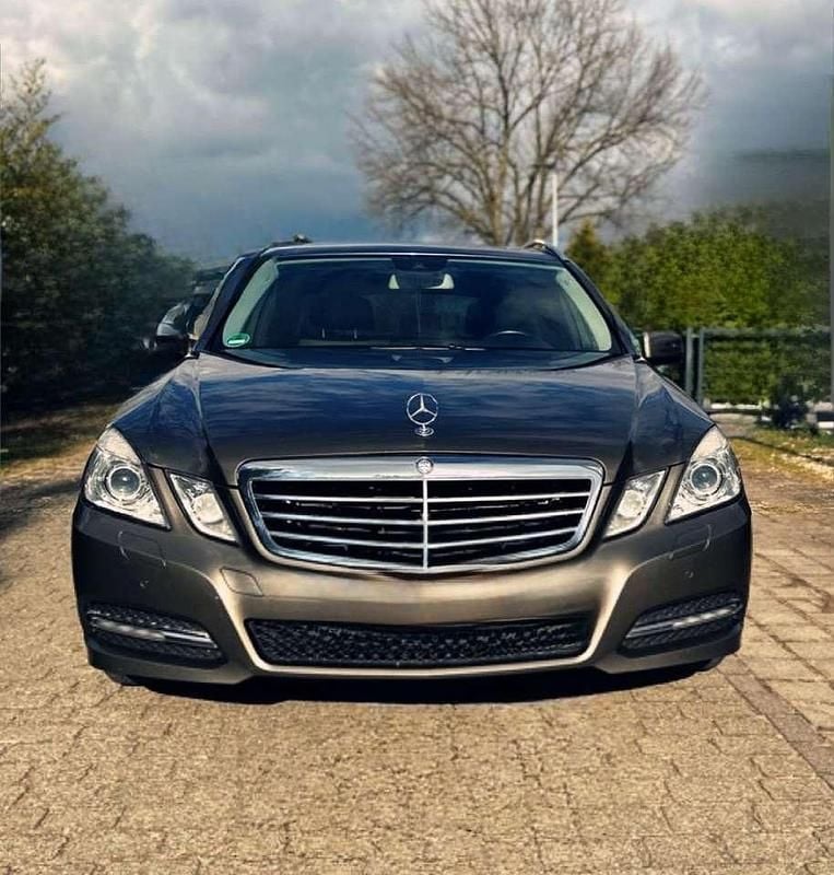 Gebraucht Mercedes E220 Avantgarde 170 PS (125 kW) 2012 Grau Kombi