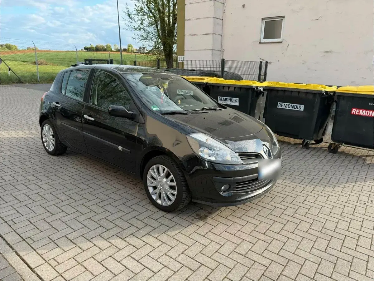 Używany Renault Clio II Dynamique 75 KM (55 kW) 2006 Czarny Sedan/Limuzyna