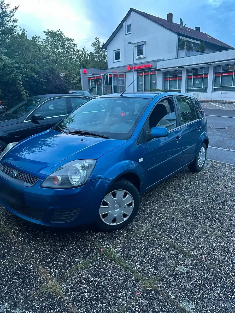 Gebraucht Ford Fiesta 101 PS (74 kW) 2007 Blau Kleinwagen
