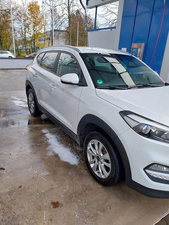 Weiß Gebraucht 2017 Hyundai Tucson SUV | 14.500 € (Fairer Preis) - Bild 1/2