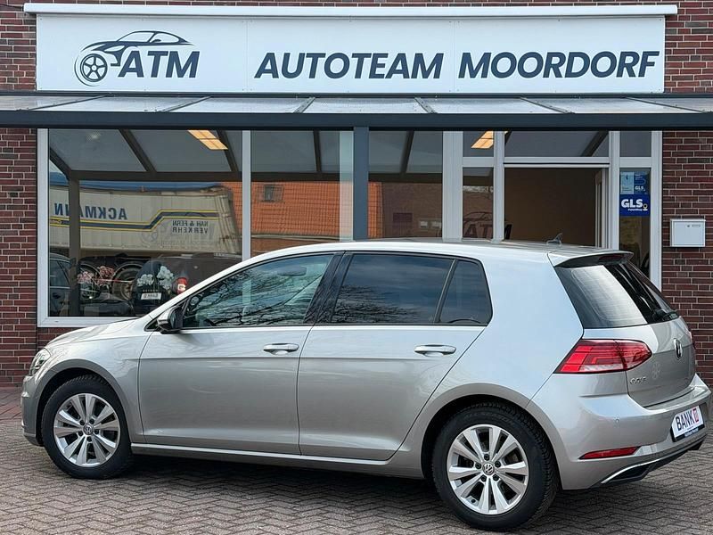 Gebraucht VW Golf VII Comfortline 122 PS (89 kW) 2018 Grau Limousine