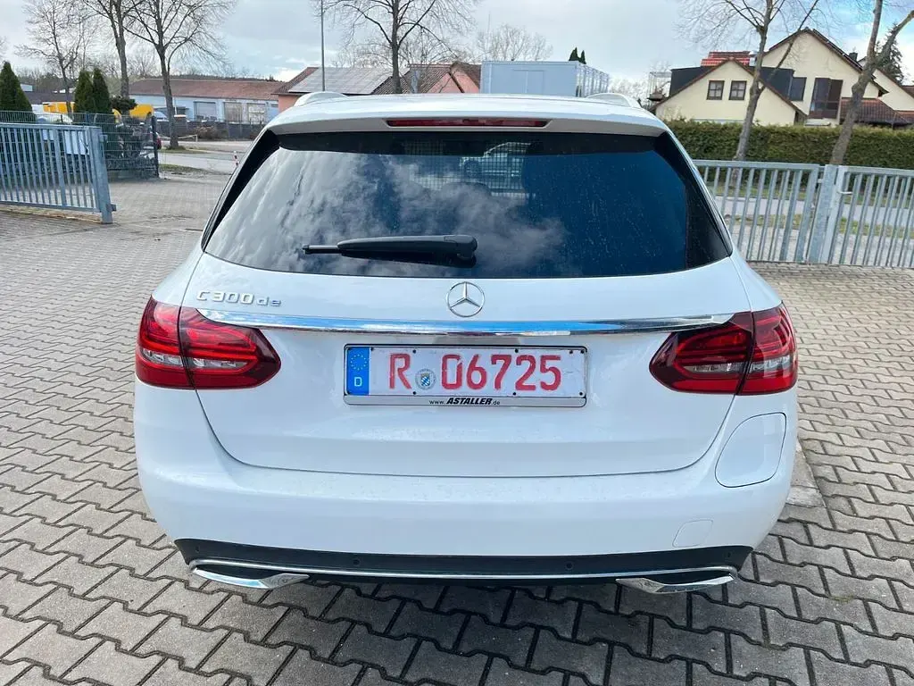 Gebraucht Mercedes C300e Avantgarde 194 PS (142 kW) 2020 Weiß Limousine