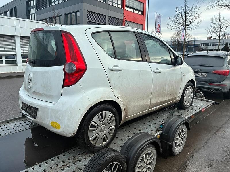 Gebraucht Opel Agila 86 PS (63 kW) 2009 Weiß Limousine