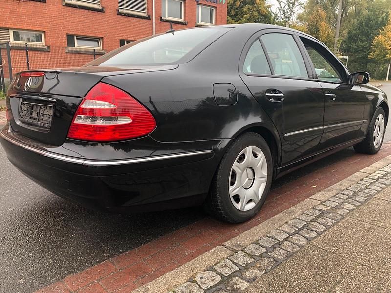 Schwarz Gebraucht 2002 Mercedes E320 Elegance Limousine | 2.500 € (Superpreis) - Bild 1/4