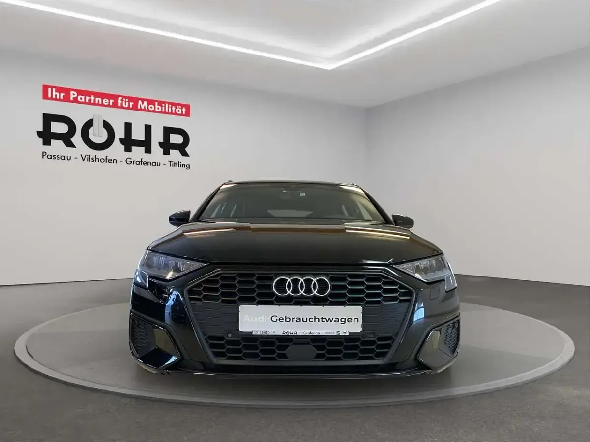 Gebraucht Audi A3 Sport 150 PS (110 kW) 2024 Mythosschwarz metallic Limousine